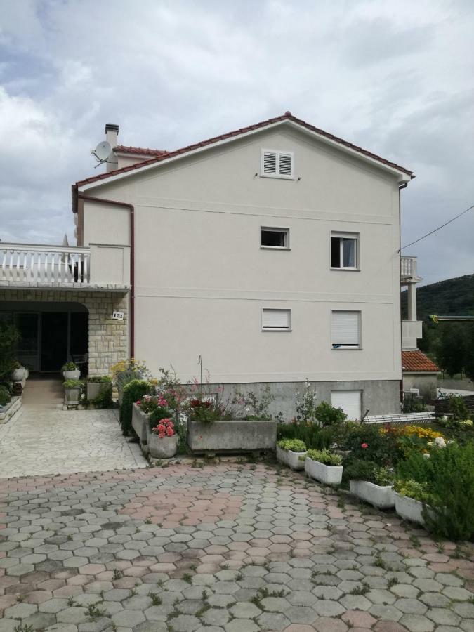 Feel Good Apartment Mundanije Exterior photo