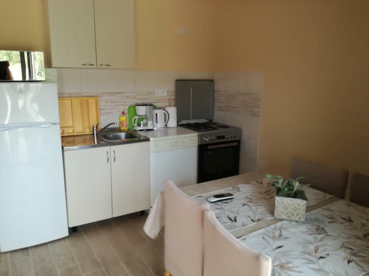 Feel Good Apartment Mundanije Exterior photo